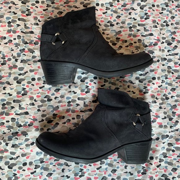 teva black ankle boots